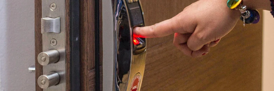 Using a smart lock's fingerprint scanner